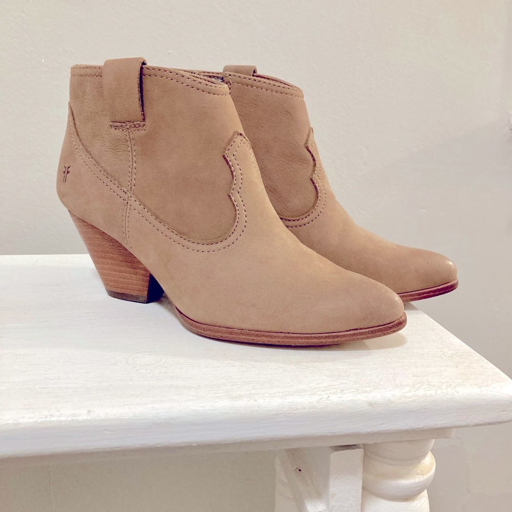 Frye western bootie Size 6.5 tan light brown